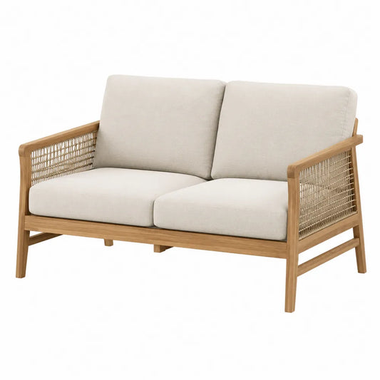 Dwuosobowa sofa z drewna teak i rattanu z beżowymi poduszkami